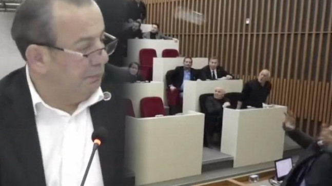 Bolu Belediye Meclisi karıştı! AK Partili meclis üyesi Tanju Özcan’a su şişesi fırlattı