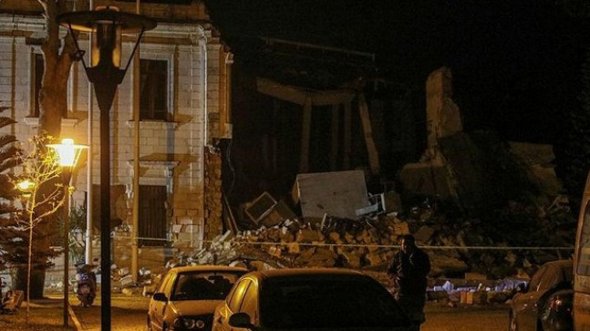 Hatay’daki depremde valilik binasının bir kısmı yıkıldı
