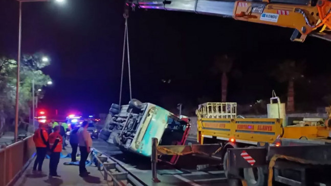 Son Dakika! Takım otobüsü kaza yaptı! İki futbolcunun durumu ağır…