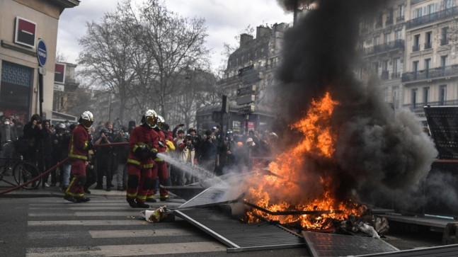 Fransa’da sokaklar yangın yeri! Avrupa Konseyi çağrıda bulundu