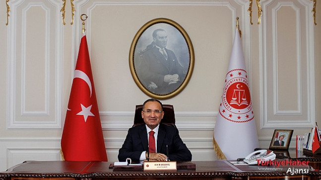 Adalet Bakanı Bozdağ, Erdoğan’ın  Adaylığı İçin Engel Olmadığını Söyledi – Siyaset