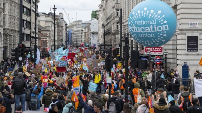 Avrupa’da grev dalgası! İngiltere’de yüz binlerce çalışan greve gitti