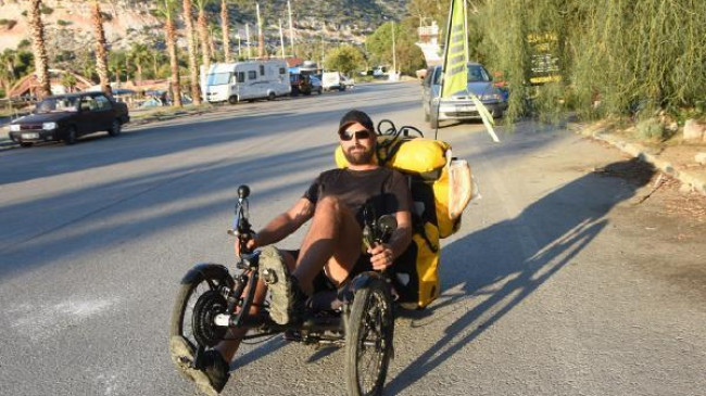 Almanya’dan geldi, özel yapım bisikletiyle Türkiye turunda