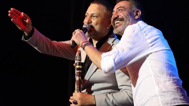 10 bin Bergamalı, hemşehrisi Hüsnü Şenlendirici’yi dinledi