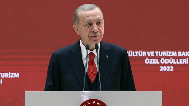 SON DAKİKA: Cumhurbaşkanı Erdoğan’dan ödül töreninde dikkat çeken mesaj! ”Mahalle baskısını reddediyoruz”