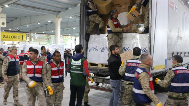 Farklı ülkelerden yardımlar Diyarbakır’a ulaştı