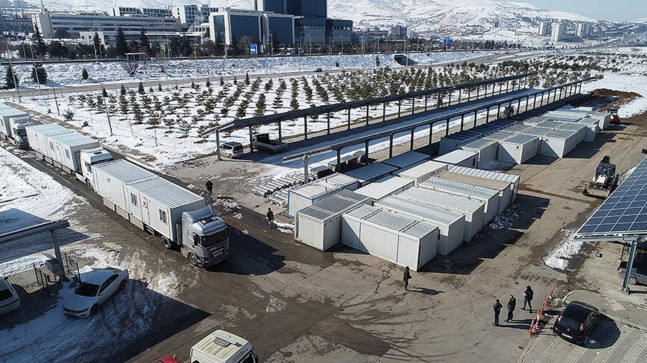 Katar, depremzedeler için vadettiği 10 bin konteynerden 1260’ını gönderdi