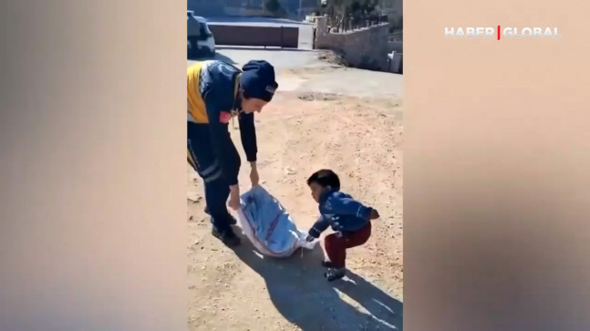 Sosyal medyada gönülleri fetheden paylaşım… Minik Hayrettin’in yardım görüntüleri