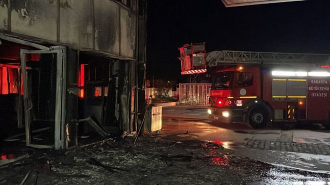 Sakarya'da akaryakıt istasyonunda yangın