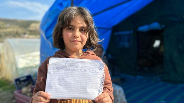 Depremzede çocuk, mektup yazarak kalem, boya ve oyuncak istedi