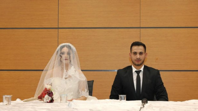 Depremzede çift Konya’da nikah masasına oturdu
