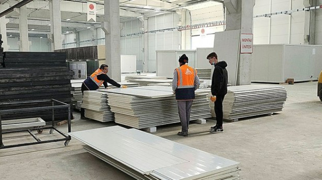 Düzce’de deprem bölgesi için konteyner üretiliyor