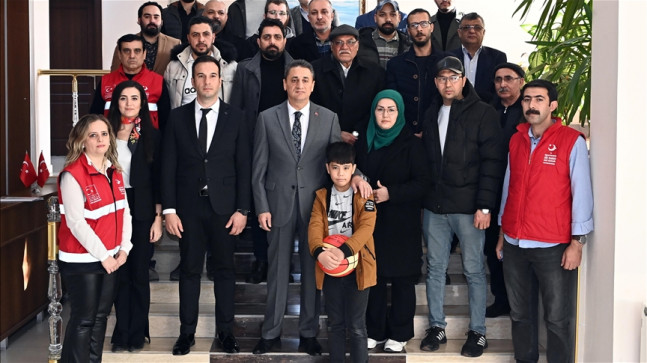 Sinop'ta yaşayan yabancı uyruklular depremzedelerin yardımına koştu