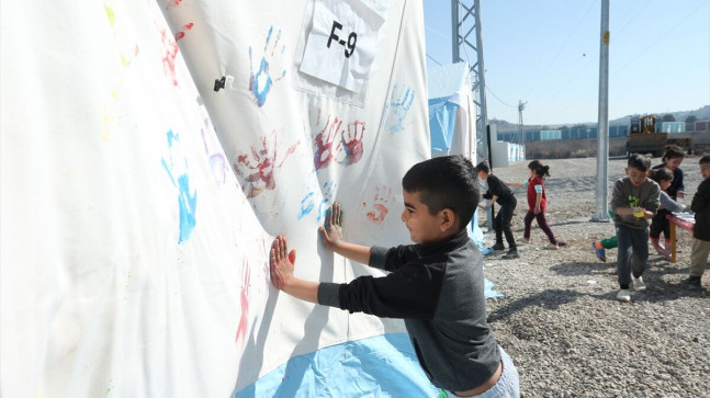 Deprem bölgesinde 1911 çocuktan 1543’ü ailesine teslim edildi