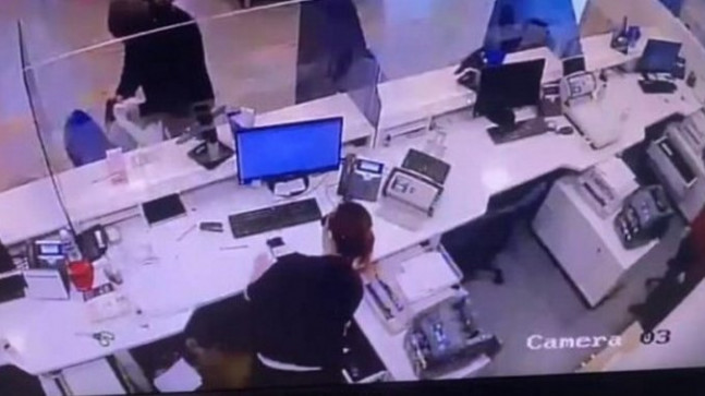 Oyuncak tabancayla banka soygunu! O anların kaydı ortaya çıktı