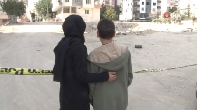 Adana’da depremin yaşandığı an oyun oynamak için uyanık olan çocuk aileyi ölümden kurtardı