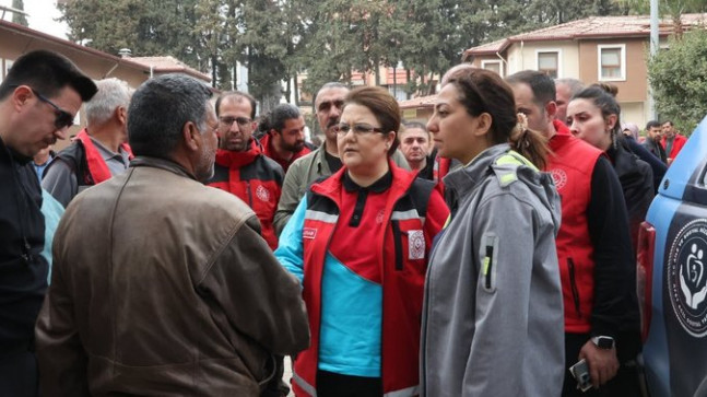 Aile ve Sosyal Hizmetler Bakanı Derya Yanık Hatay’da çadır kenti ziyaret etti