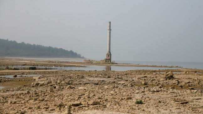 Yer: İzmir… Şaşkına çeviren görüntü! Suların azalmasıyla gün yüzüne çıktı