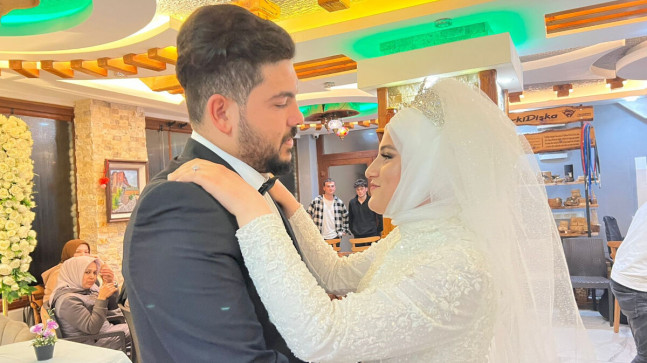Rize’de depremzede çifte düğün sürprizi