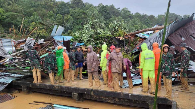 Endonezya’daki toprak kaymasında can kaybı 21’e yükseldi