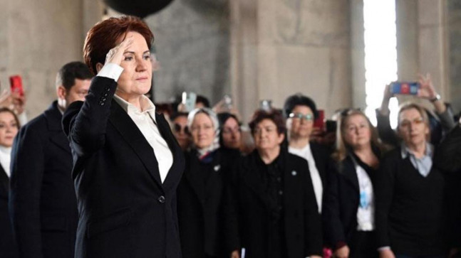 Akşener Anıtkabir Özel Defteri’ne yazdı, sosyal medyada yorumlar havada uçuştu: Bu yazı halis mi?