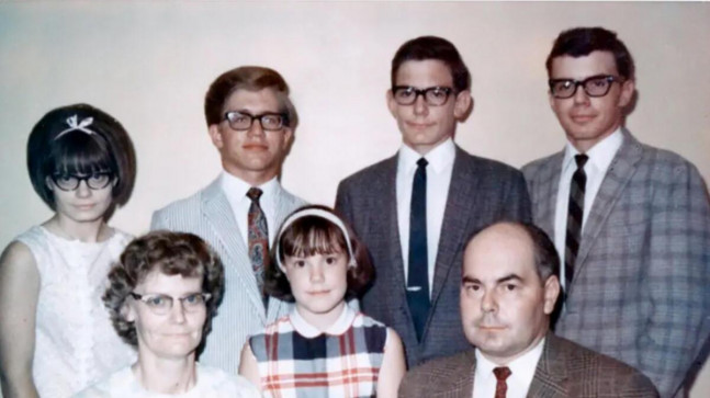 ‘Her zaman ailemden farklı hissettim… Doğumda değiştirildiğim ortaya çıktı’