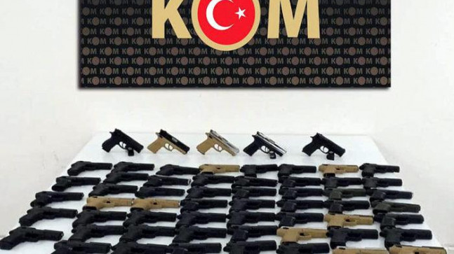 Hamzabeyli Sınır Kapısı’nda çok sayıda tabanca ele geçirildi! Bulgar çift gözaltına alındı