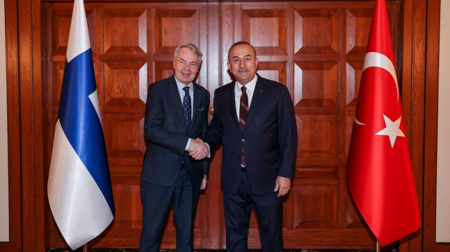 Bakan Çavuşoğlu, Finlandiyalı mevkidaşıyla bir araya geldi