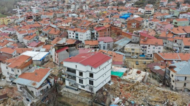 Depremin boyutu bir kez daha gözler önünde! O mahalle 5 metre yükseldi