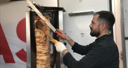 Gaziantepli esnaf 2 bin depremzedeye tavuk döner ikram etti