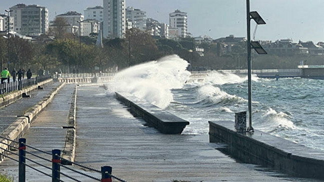 İstanbul’da lodos nedeniyle bazı vapur seferleri iptal edildi