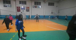 Yatılı okul öğrencilerine halk oyunları kursu açıldı