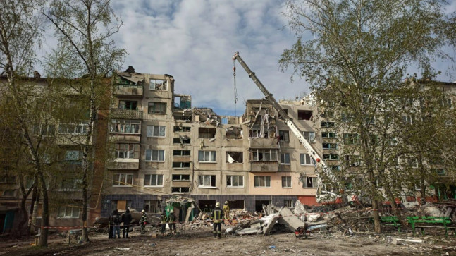 Ukrayna’da Rus bombardımanı sonucu vurulan apartmanda can kaybı 15’e yükseldi
