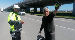 Otomobil sürücüsünün çarpıp kaçtığı motosiklet sürücüsü yaralandı