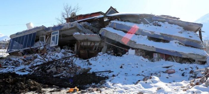 Malatya'da 18 gündür enkaz başında bekliyor