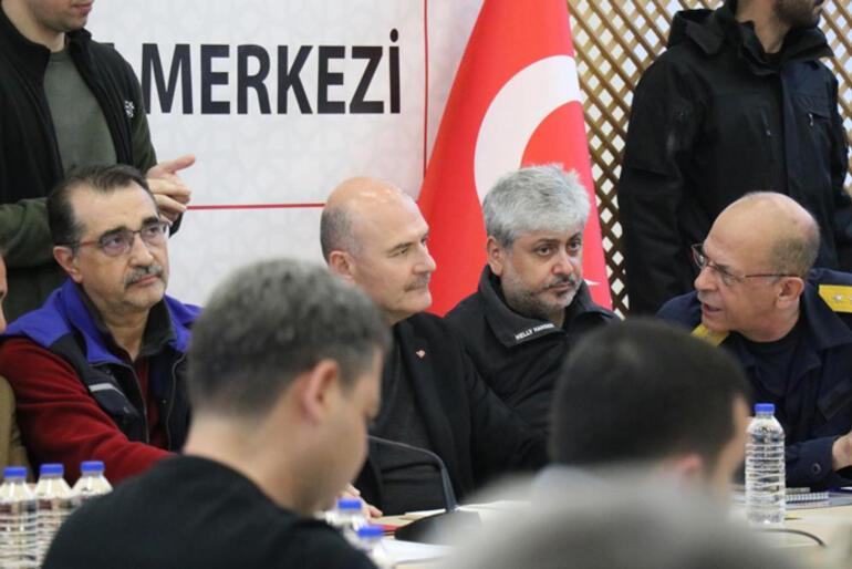 Bakan Soylu, Afet Yönetim Merkezinde bilgi aldı