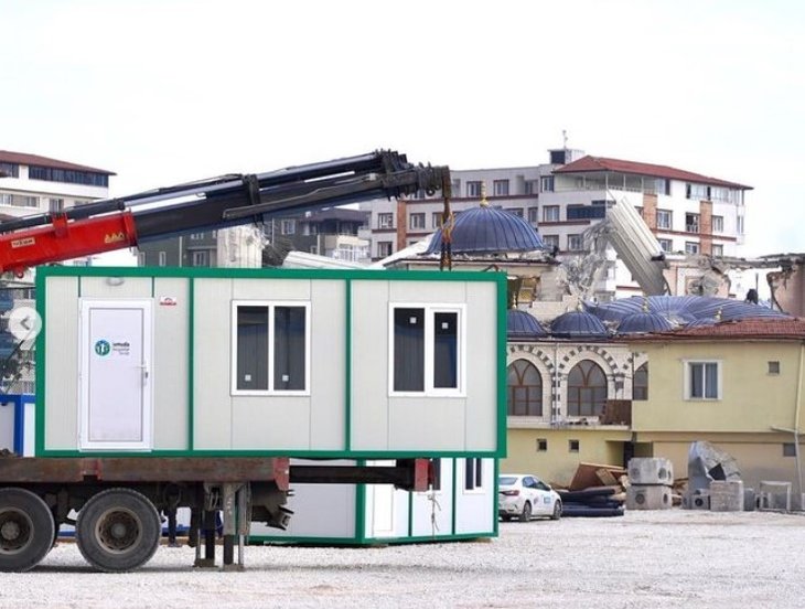 Gamze Özçelik depremzedeler için seferber oldu! Hatay’da konteyner kent kuruyor