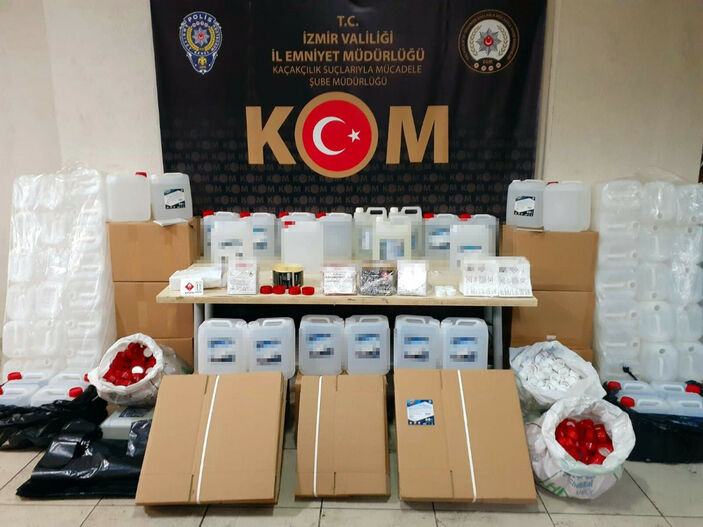 İzmir'de 2 ton 250 litre sahte etil alkol ele geçirildi #1