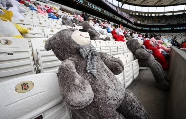 Beşiktaş taraftarının tarih yazdığı anlar dünya basınının manşetinde