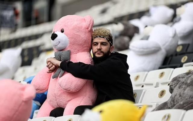 Beşiktaş taraftarının tarih yazdığı anlar dünya basınının manşetinde