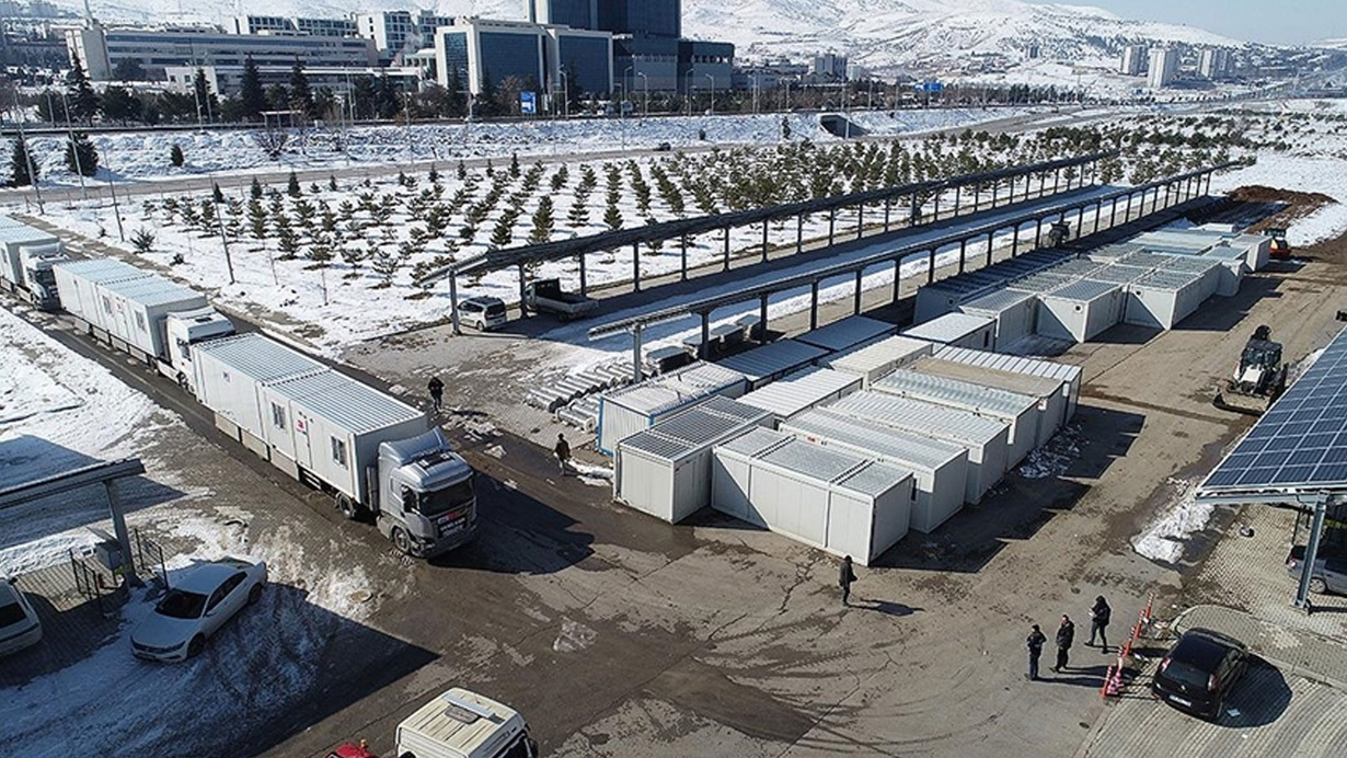 Katar, depremzedeler için vadettiği 10 bin konteynerden 1260'ını gönderdi