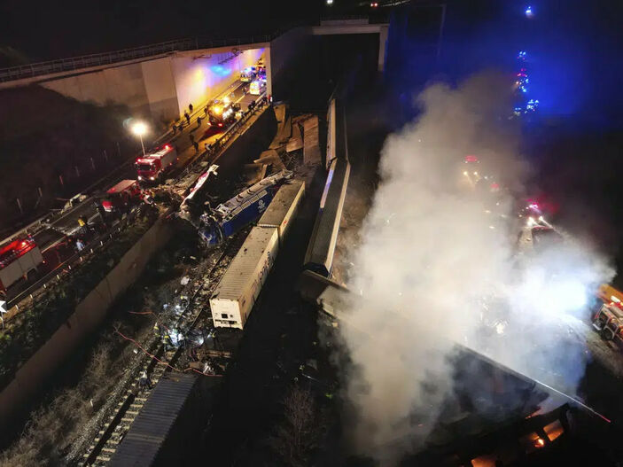 Yunanistan'da tren kazası: 19 ölü, 82 yaralı