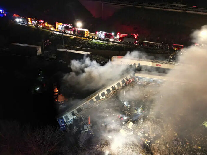 Yunanistan'da tren kazası: 19 ölü, 82 yaralı