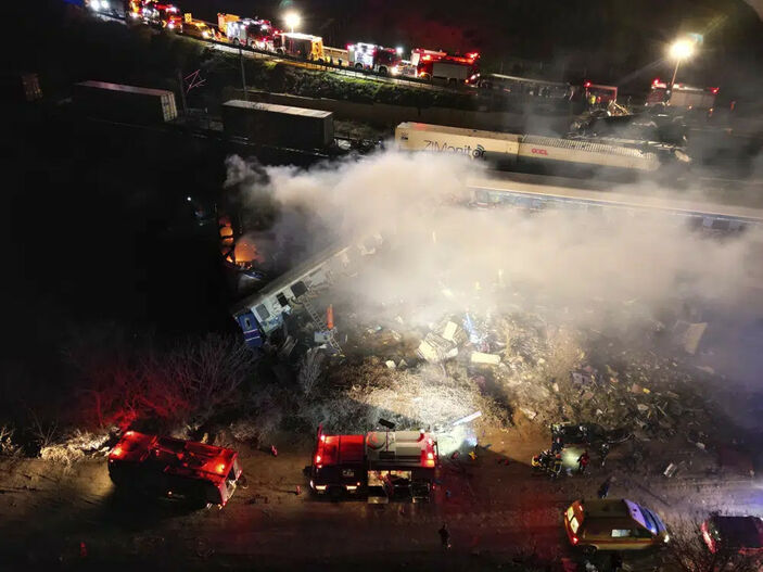 Yunanistan'da tren kazası: 19 ölü, 82 yaralı