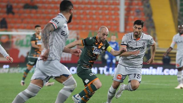 Geri dönüşü efsane oldu! Ersun Yanal'la ilk sınavına çıkan Alanyaspor'un galibiyet hasreti sona erdi