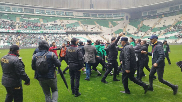 Bursa'da olaylı Amedspor maçı sonrası 9 kişi gözaltına alındı #6