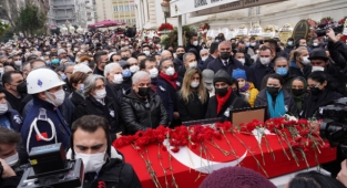 Türk Sineması Kraliçesini, Şişli Efsanevi Başkanını Alkışlarla Uğurladı