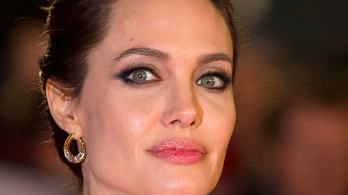 Angelina Jolie milyarder sevgili buldu