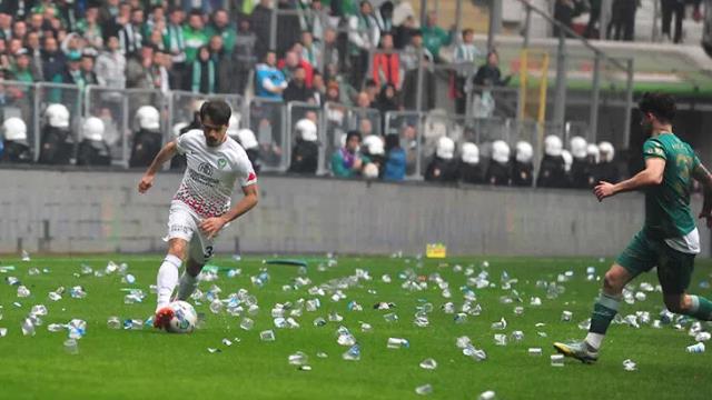 Olaylı Bursaspor-Amedspor maçıyla ilgili bir yorum da Arınç'tan geldi: Tarafsız bir sahada tekrar edilmeli