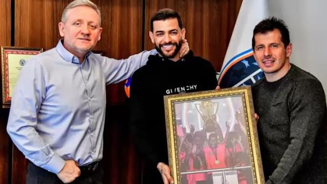 Süper Lig'de şaşırtan ayrılık! Başakşehir, Caicara'yı plaketle uğurladı